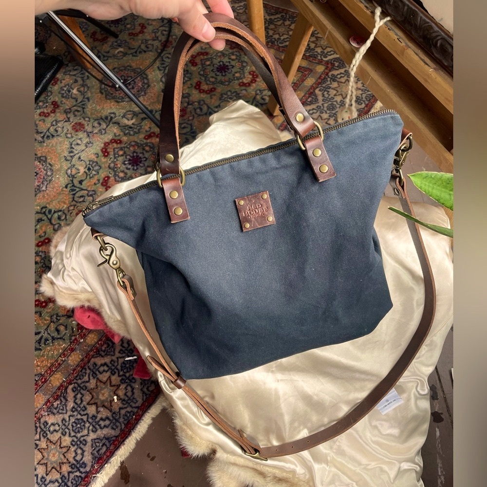 Stylish Navy Crossbody Bag with Brown Accents